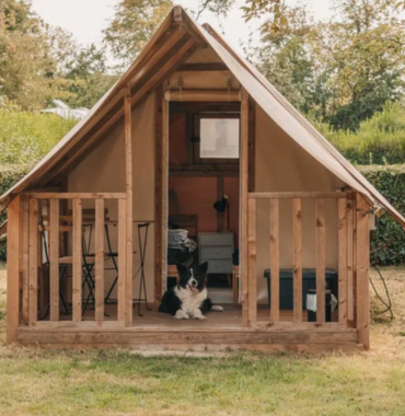 Camping Sous les Pommiers où les chiens sont acceptés, à Trévières, dans le Calvados, en Normandie