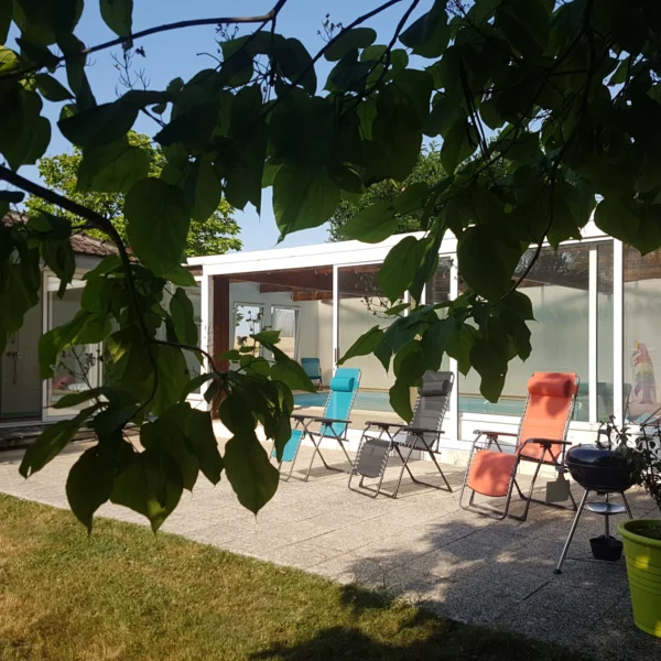 Terrasse et mobilier de jardin des gîtes du Berry