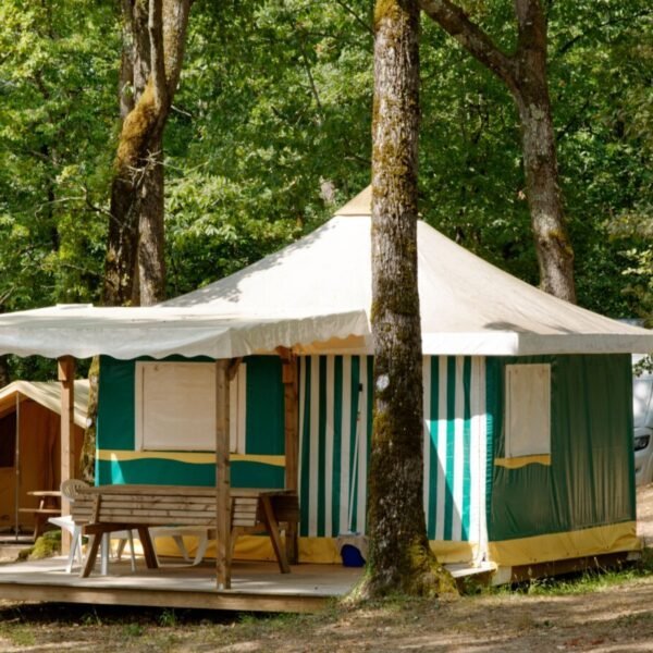 Hébergement Insolite au Camping le Valenty au bord du Lot à Soturac dans le Sud ouest de la France.