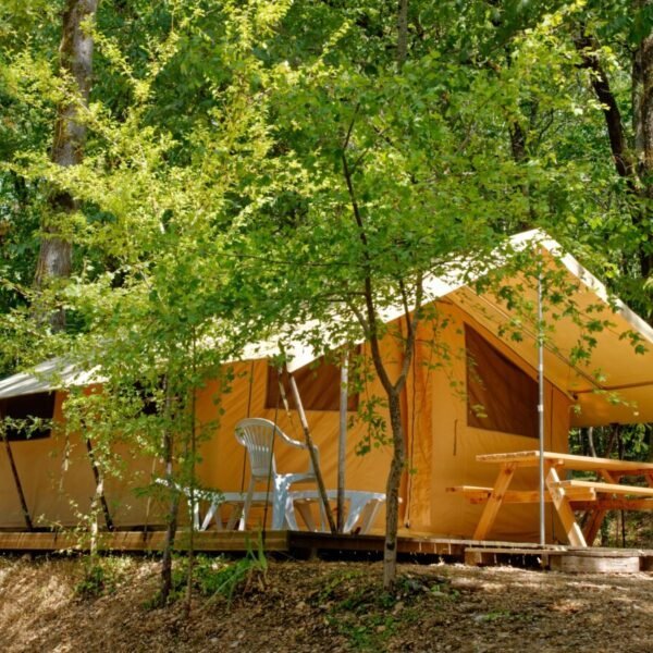 Hébergement Insolite au Camping le Valenty au bord du Lot à Soturac dans le Sud ouest de la France