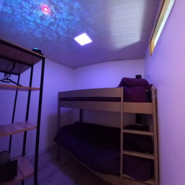 Chambre avec lits superposés au gîte l'Essenciel du Lac à Eguzon en Berry dans l'Indre en Centre Val de Loire