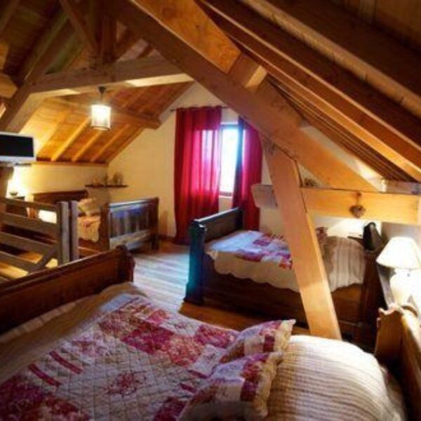 Grande chambre du Gite de Fontarabie à Pouligny-Notre-Dame dans l'Indre en Centre Val de Loire.