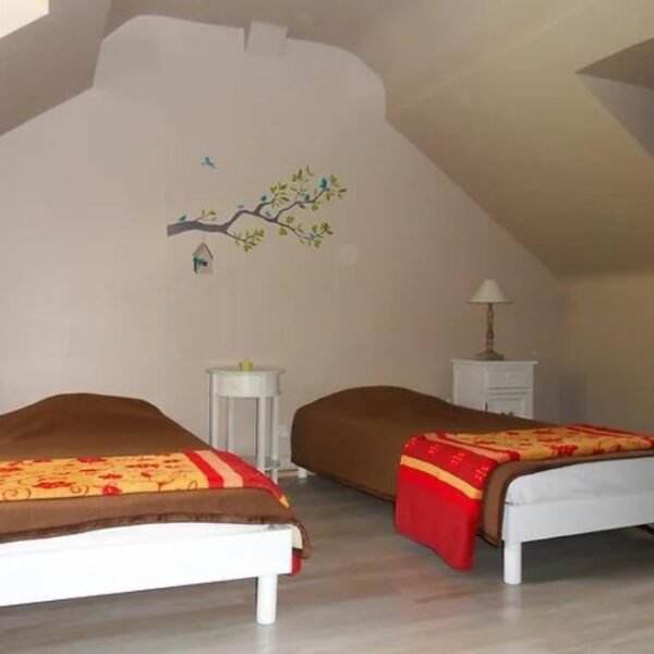Chambre avec deux lits simples dans les Gîtes La Maison d'Anna, la Maison d'Auriane, la Maison côté Marais à Bourges en Berry dans le Cher en Centre Val de Loire