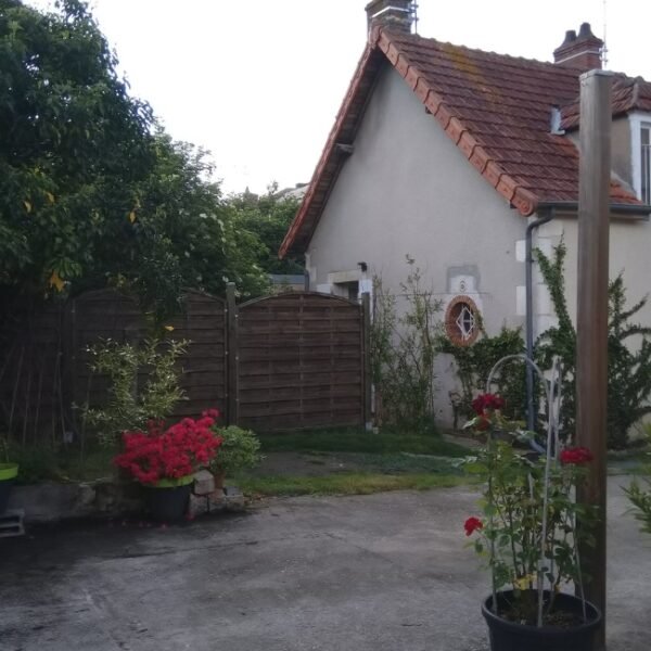 Cour intérieure des Gîtes La Maison d'Anna, la Maison d'Auriane, la Maison côté Marais à Bourges en Berry dans le Cher en Centre Val de Loire