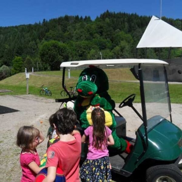 Animation enfants au Camping du Moulin de Serre à Singles dans le Puy de Dôme proche du parc naturel régional des volcans d'Auvergne