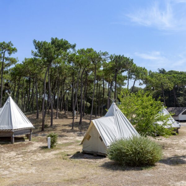 Tentes sur emplacement au Camping Sandaya La Bosse en Vendée en Pays de Loire
