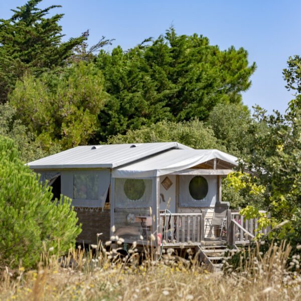 Bungalow dans la nature au Camping Sandaya La Bosse en Vendée en Pays de Loire