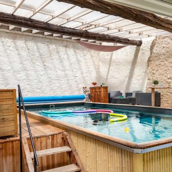 Piscine chauffée du Gite du Relais de la Canivotte proche de Provins en Ile de France en Seine et Marne