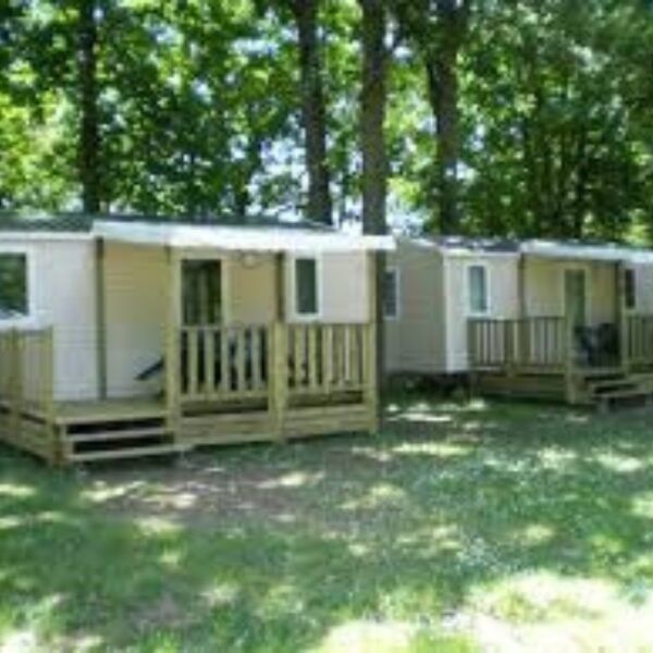 Mobil home au Camping le Rochat à Châteauroux dans le Berry ( Indre ) en Centre Val de Loire