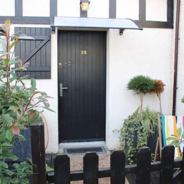 Entrée et Jardin clos du Gîte L'Abri-Côtier à Cabourg en Normandie dans le Calvados