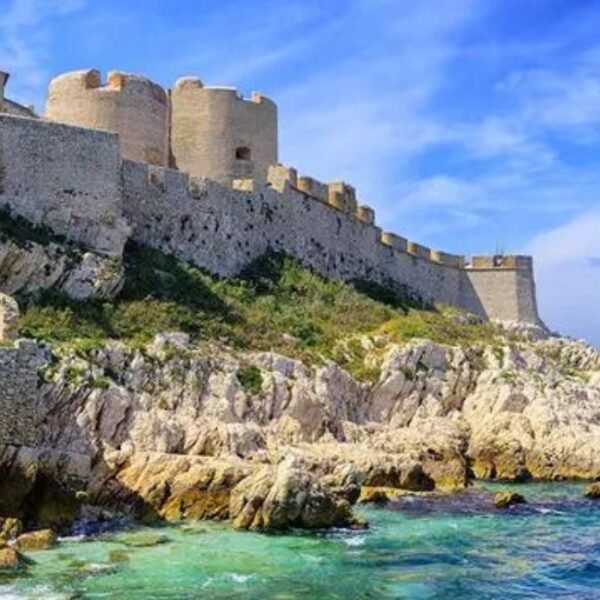 Le Fort St Jean à visiter près du Villages Clubs du Soleil à Marseille en Provence Alpes Côte d'Azur dans les Bouches du Rhône