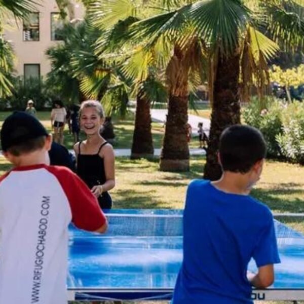 Partie de ping pong dans le jardin du Villages Clubs du Soleil à Marseille en Provence Alpes Côte d'Azur dans les Bouches du Rhône