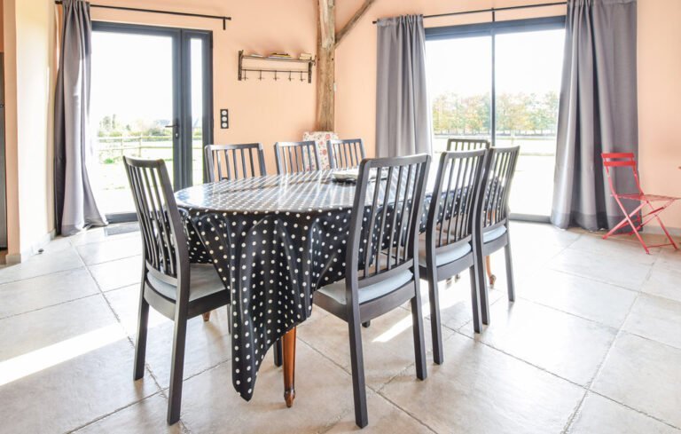 Salle à manger dans le Gîte Le Copain Vert en Normandie à Hattenville en Seine Maritime