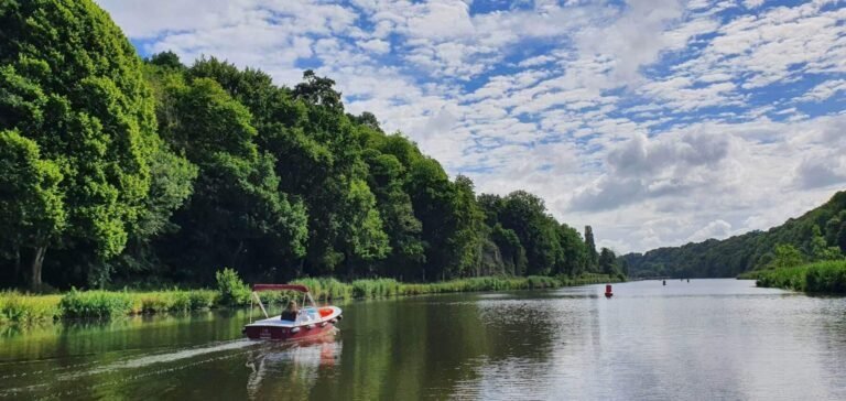 La Location de Bateaux Dina'vig en Bretagne dans les Côtes d'Armor à Dinan accepte les chiens