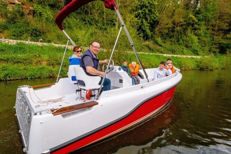 La Location de Bateaux Dina'vig en Bretagne dans les Côtes d'Armor à Dinan accepte les chiens