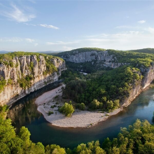 rivière à coté du camping le domaine des chenes