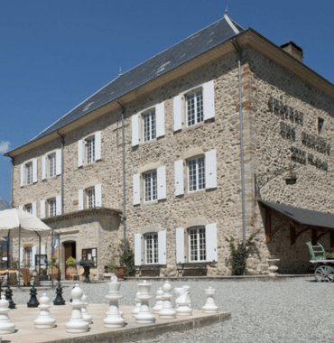 It is possible to spend a night at Château des Herbeys in the Hautes-Alpes with your dog