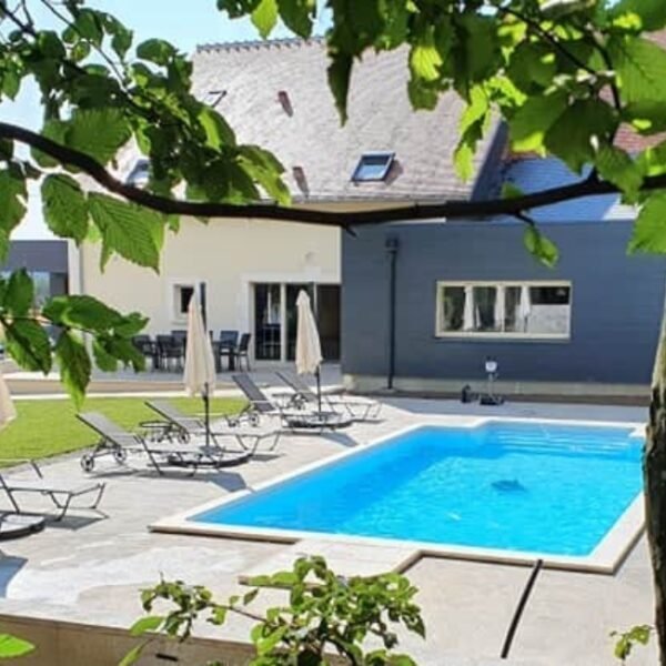 Piscine chaufée du Gîte Maison Fleuriet proche de Sancerre Sancerre en Berry dans le Centre Val de Loire dans le Cher