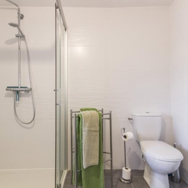 Salle de bain avec douche italienne du Gîte La Nuit des Planeurs en Normandie à Carentan les Marais dans la Manche