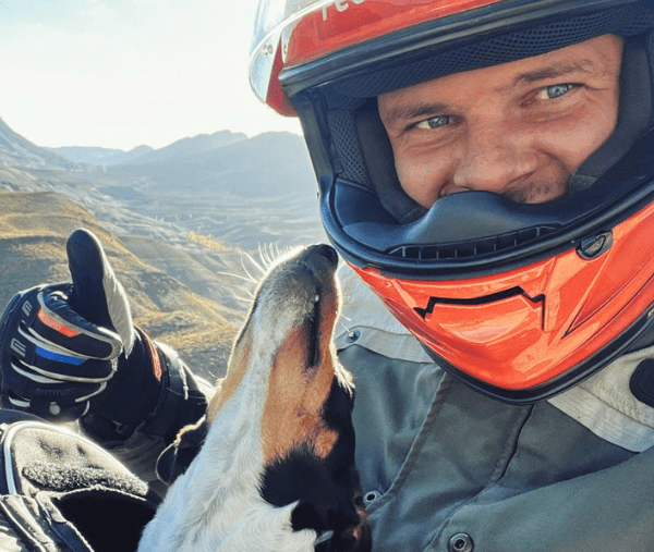 Découvrir le Maroc avec son chien lors d'un road-trip en moto