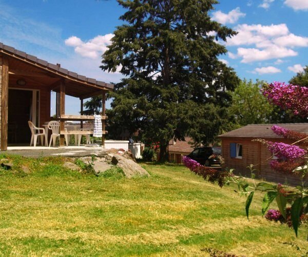 Chalet dans un jardin au Village vacances VVF EGUZON