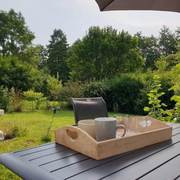 Terrasse du jardin clos du Gîte La Belle au Calme dans la Forêt d'Argonne dans la Meuse en Grand Est à Futeau