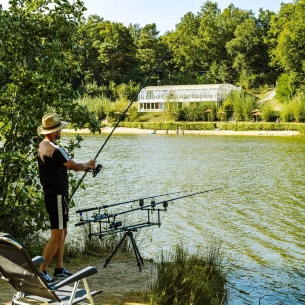 Pêche sur l'étang du Camping Parc de Fierbois près de Tours dans le Centre Val de Loire en Indre et Loire