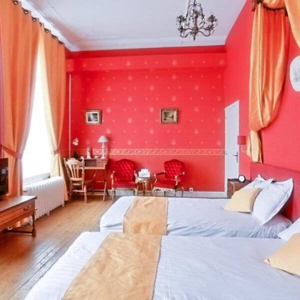 Chambre avec deux lits au Château de Moulin-Le-Comte à l’Aire-sur-la-Lys au Pas-de-Calais en Hauts-de-France