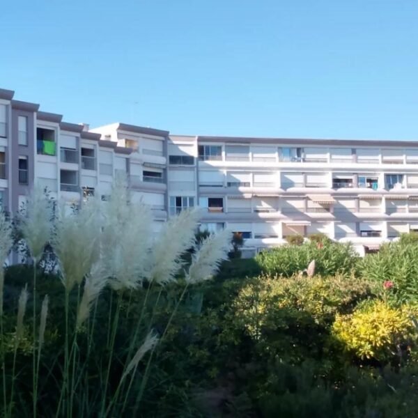 Résidence sécurisée des Locations de vacances Locasete dans l' Hérault à Sète en Occitanie