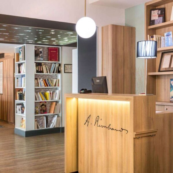 Bibliothèque de l''Hôtel Littéraire Arthur Rimbaud à Paris en France