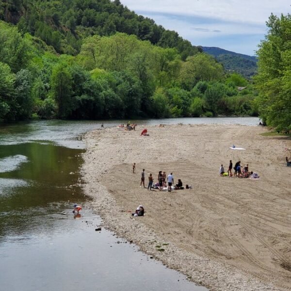 Rivière près du Camping la Plage de l'Orb à Cessenon sur Orb dans l'Hérault en Occitanie