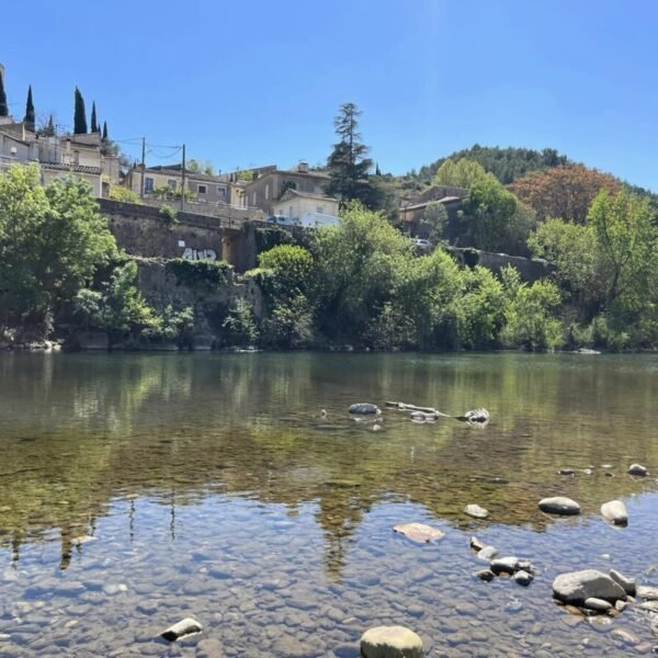 Rivière près du Camping la Plage de l'Orb à Cessenon sur Orb dans l'Hérault en Occitanie