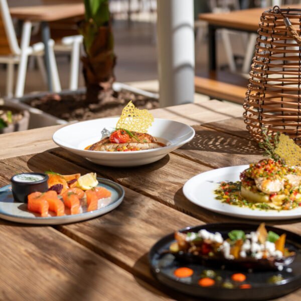 Plats du restaurant du Camping Sunelia Les Sablons dans l'Hérault à Portiragnes au bord de la Méditerranée en Occitanie