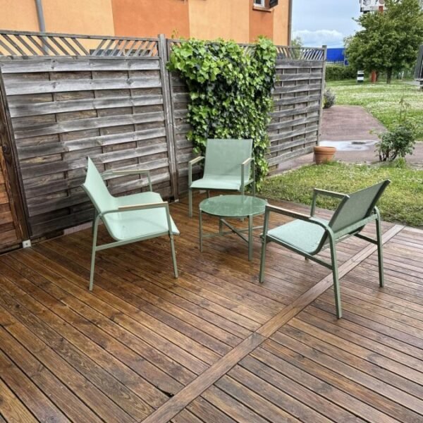 Terrasse du Comfort Hôtel Orléans Saran dans le Centre Val de Loire près des Châteaux de la Loire et de Paris