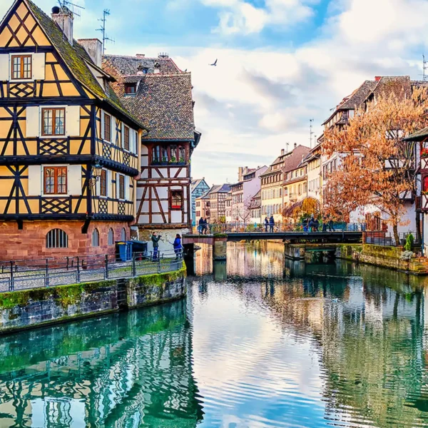 Joli Village Alsacien proche du Manoir du Moulin en Alsace près de Strasbourg et Colmar