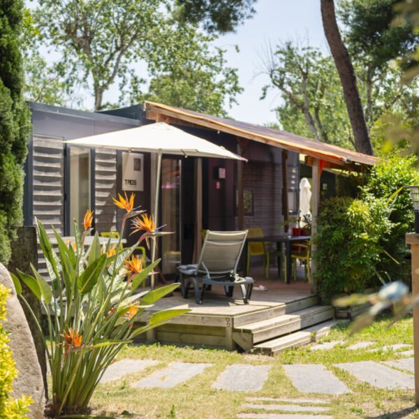 Mobils Homes du Camping Sunelia Les Sablons dans l'Hérault à Portiragnes au bord de la Méditerranée en Occitanie