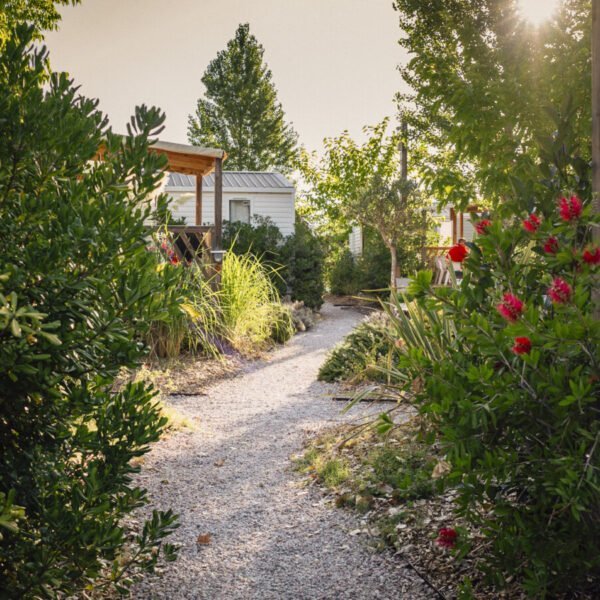 Mobils Homes du Camping Sunelia Les Sablons dans l'Hérault à Portiragnes au bord de la Méditerranée en Occitanie