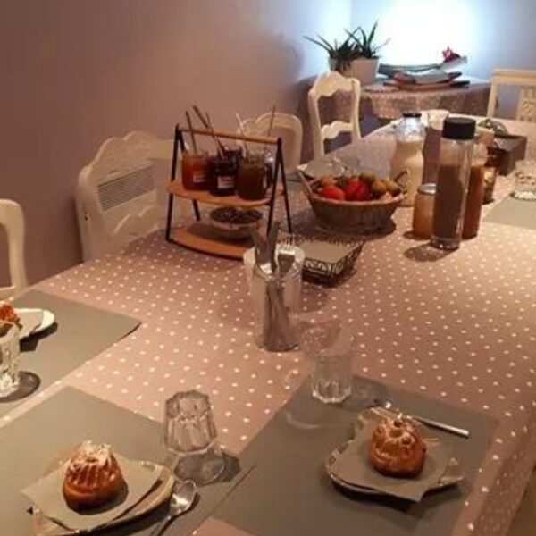 La table d'hôte pour les clients des Chambres d'hôtes Le Mas des Cigognes au Thor près d'Avignon dans le Vaucluse en Provence