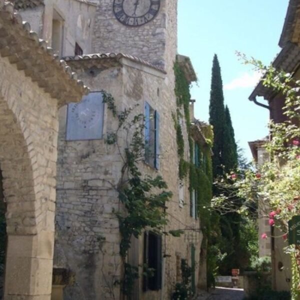 Visite du centre historique proche du Gîte à Nanou à St Paul les trois Châteaux dans la Drôme en Provence