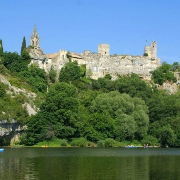 Vue du village proche du Gîte à Nanou à St Paul les trois Châteaux dans la Drôme en Provence