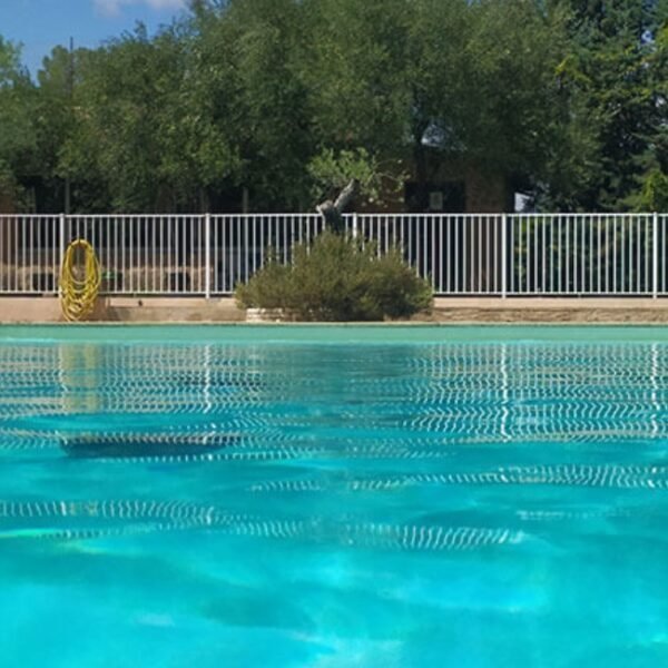 Piscine du Camping l'Oliveraie à Laurens près de Bédarieux dans l'Hérault et le Haut Languedoc