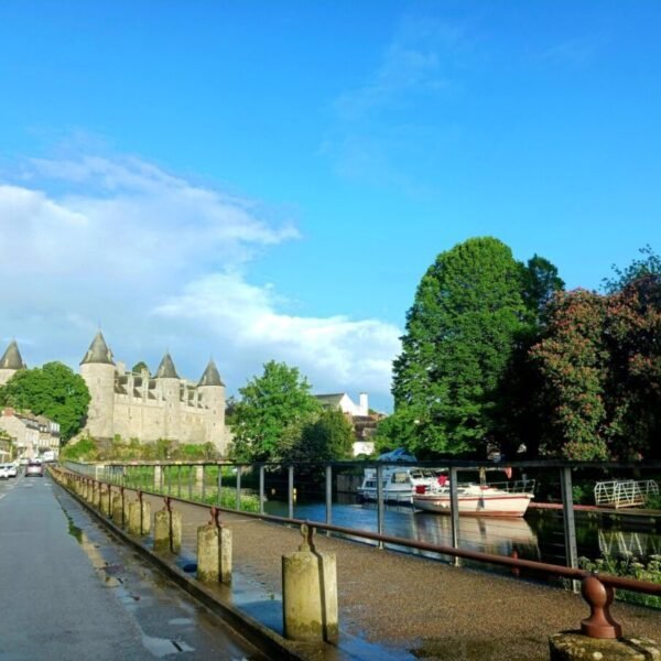 Canal proche du Gîte Kêr Kakisse en Bretagne à Josselin dans le Morbihan proche de Brocéliande