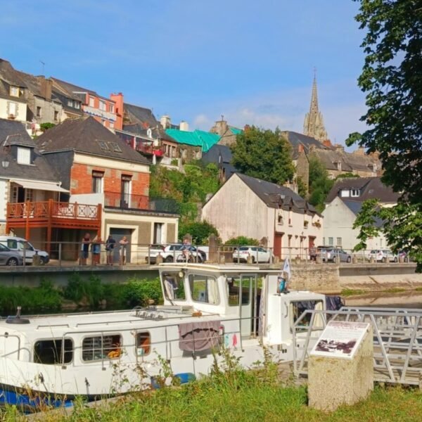 Canal proche du Gîte Kêr Kakisse en Bretagne à Josselin dans le Morbihan proche de Brocéliande