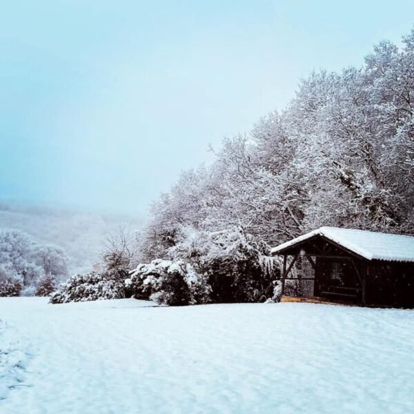 L'hiver au Camping Domaine de la Besse dans les Pyrénées en Ariège à Camon