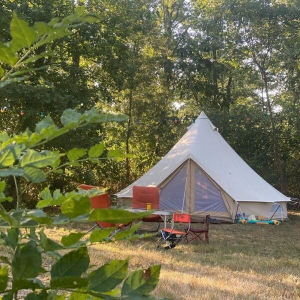 Lodge toilé au Camping Domaine de la Besse dans les Pyrénées en Ariège à Camon