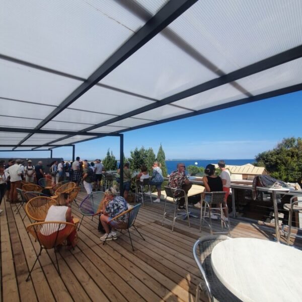 Terrasse du Camping La Ferme Du Bord de Mer dans le Cotentin au bord de la Manche en Normandie