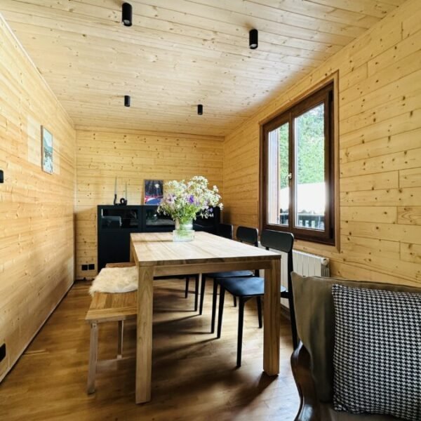 Espace salle à manger du Chalet Jean des Houx dans les Vosges près de Gérardmer à Sapois