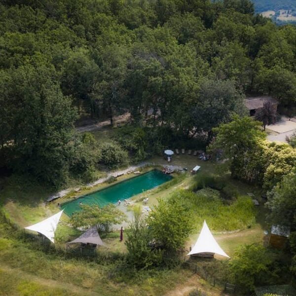 Vue aérienne du Glamping Le Camp dans le Tarn et Garonne à Varen proche d'Albi