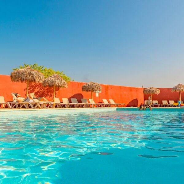 Piscine du Camping le Mas des Roses à Vic la Gardiole dans l'Hérault dans le Sud de la France