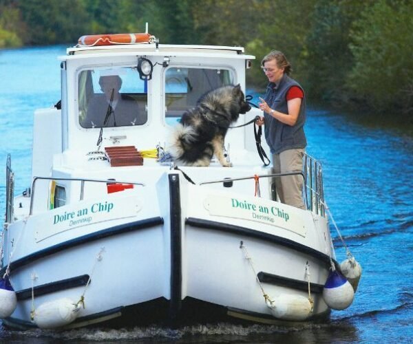 Guide : Croisière fluviale sans permis, mais avec son chien !